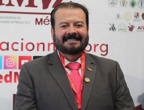 El mexicano Arturo Mejorada, renueva como consejero para América Latina de Asociación Mundial Veterinaria - Image 1