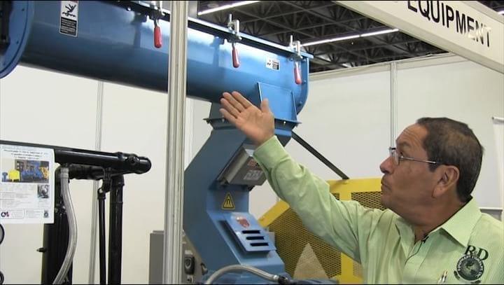 Maquina Expander-Cocedor-Extrusor de 8 pulgadas para alimento aquicola en FIGAP 2014. Ralph Romero (R&D Equipment)