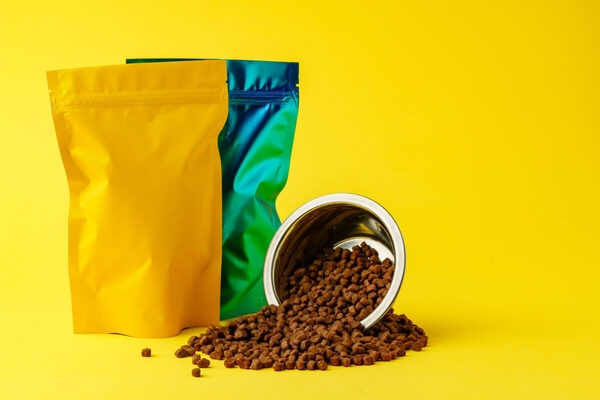 Automatización del Ensacado y Paletizado de Sacos de Pet Food: cobots con verificación de peso, ahorro de espacio y ergonomía - Image 1