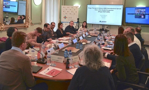 España - Bacteriófagos: nueva estrategia frente a las resistencias bacterianas en el sector avícola - Image 3