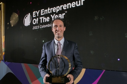 Colombia - Juan Felipe Montoya Muñoz de Huevos Kikes, Emprendedor del Año - Image 1