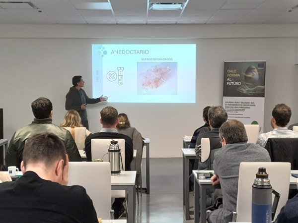 Vetanco realizó un Workshop sobre Micoplasmosis Aviar con foco en el segmento de Ponedoras Comerciales - Image 4