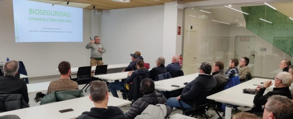 ¿Qué papel desempeña el personal en la bioseguridad de una granja? - Image 1