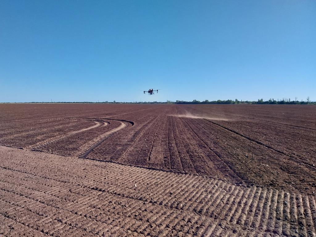 Innovación en el agro: siembra de alfalfa con drones en San Luis  - 1
