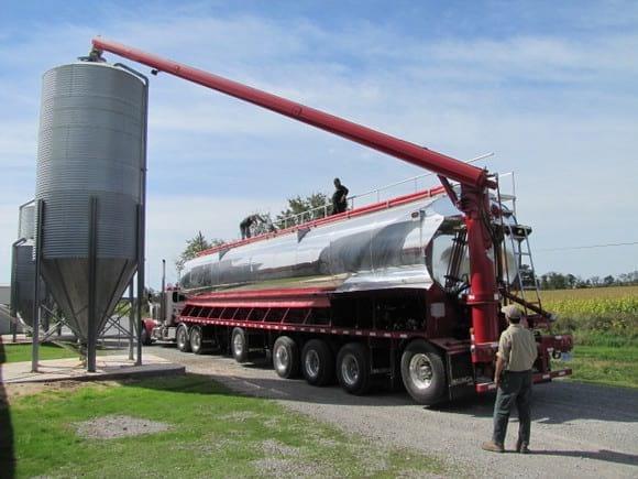Delivery Trailer Bulkfeed