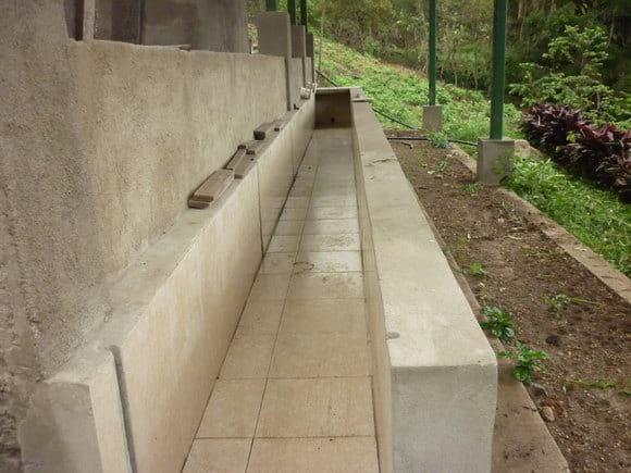 canal de correteo revestido con ceramica.