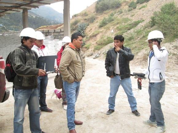 coordinando con los ingenieros