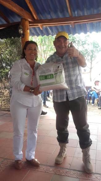 clientes felices por la calidad de nuestros productos