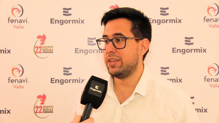 Interacción diferencial de humatos sólidos y aceites esenciales con la microbiota intestinal aviar: implicaciones en la sanidad 
