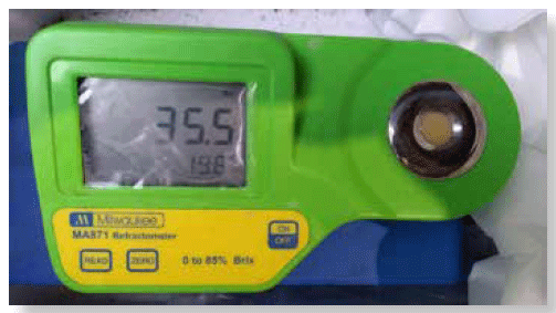 Refractómetro digital en grados brix: medición de calidad de calostro