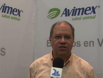 Luis Humberto Gomez Ramos presentando Avicox Forte